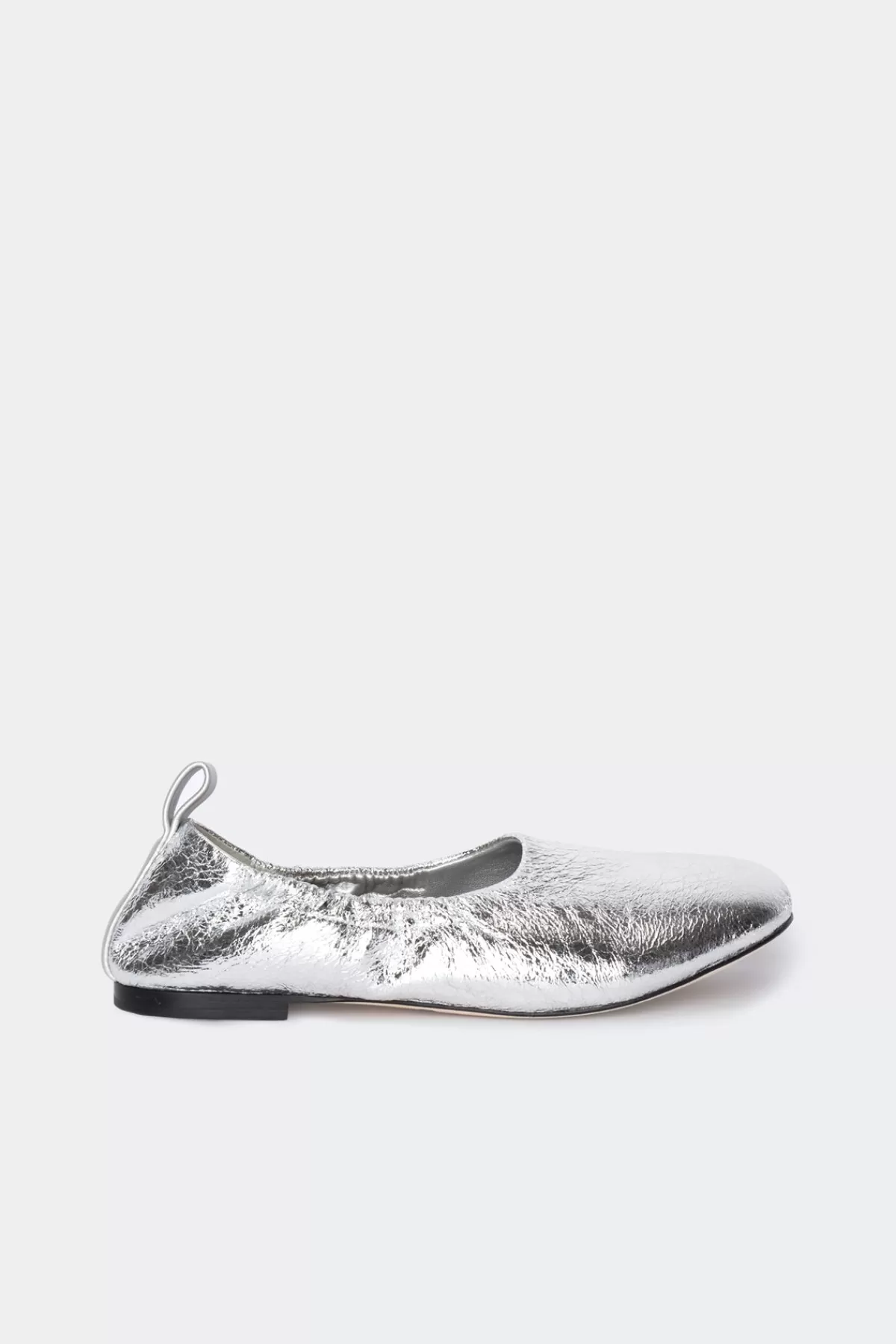 Flats<SIMONMILLER Crinkle Metallic Riad Flat in silver