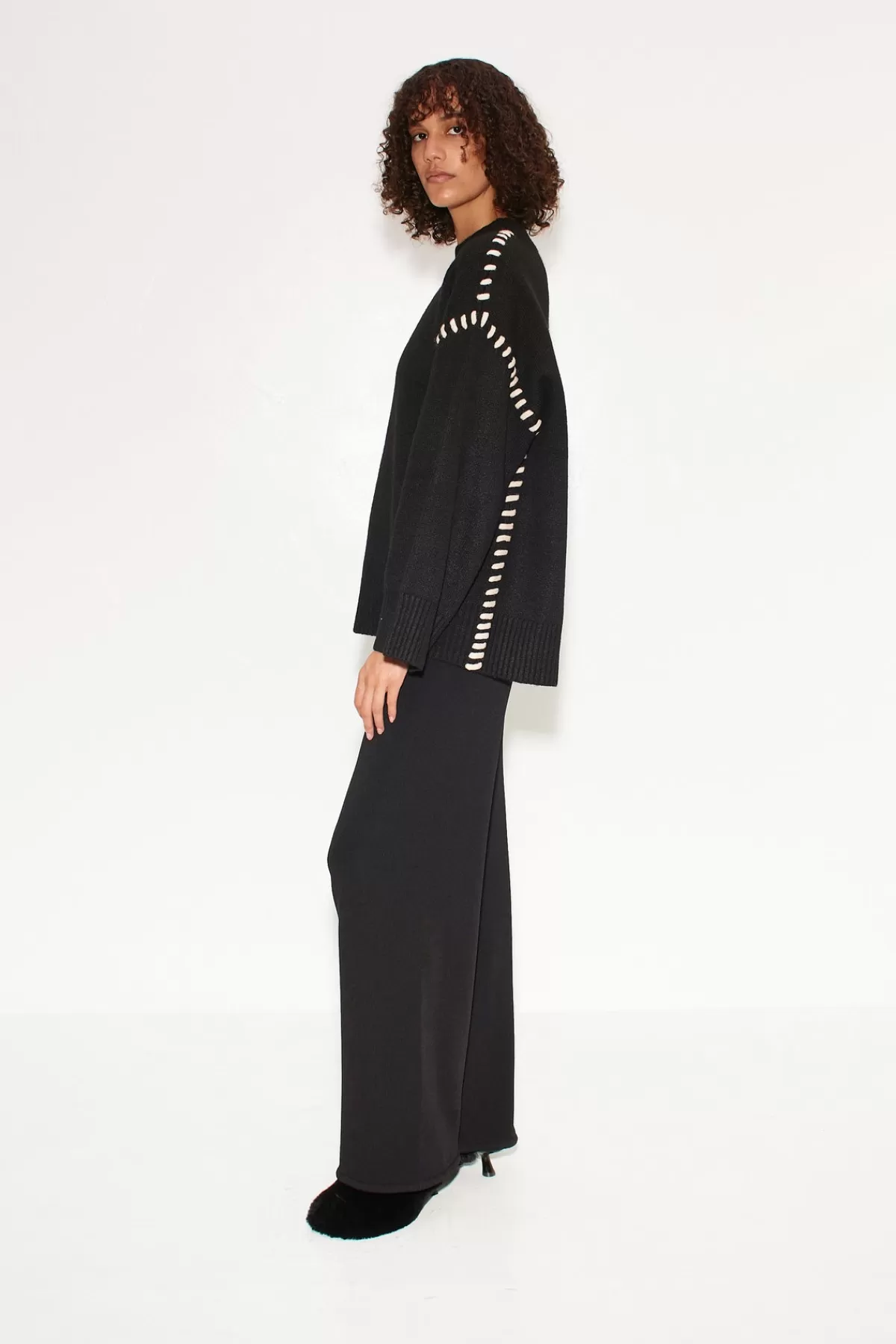 Sweaters<SIMONMILLER Leith Whipstitch Knit Sweater in Black with Cream blackwithcream