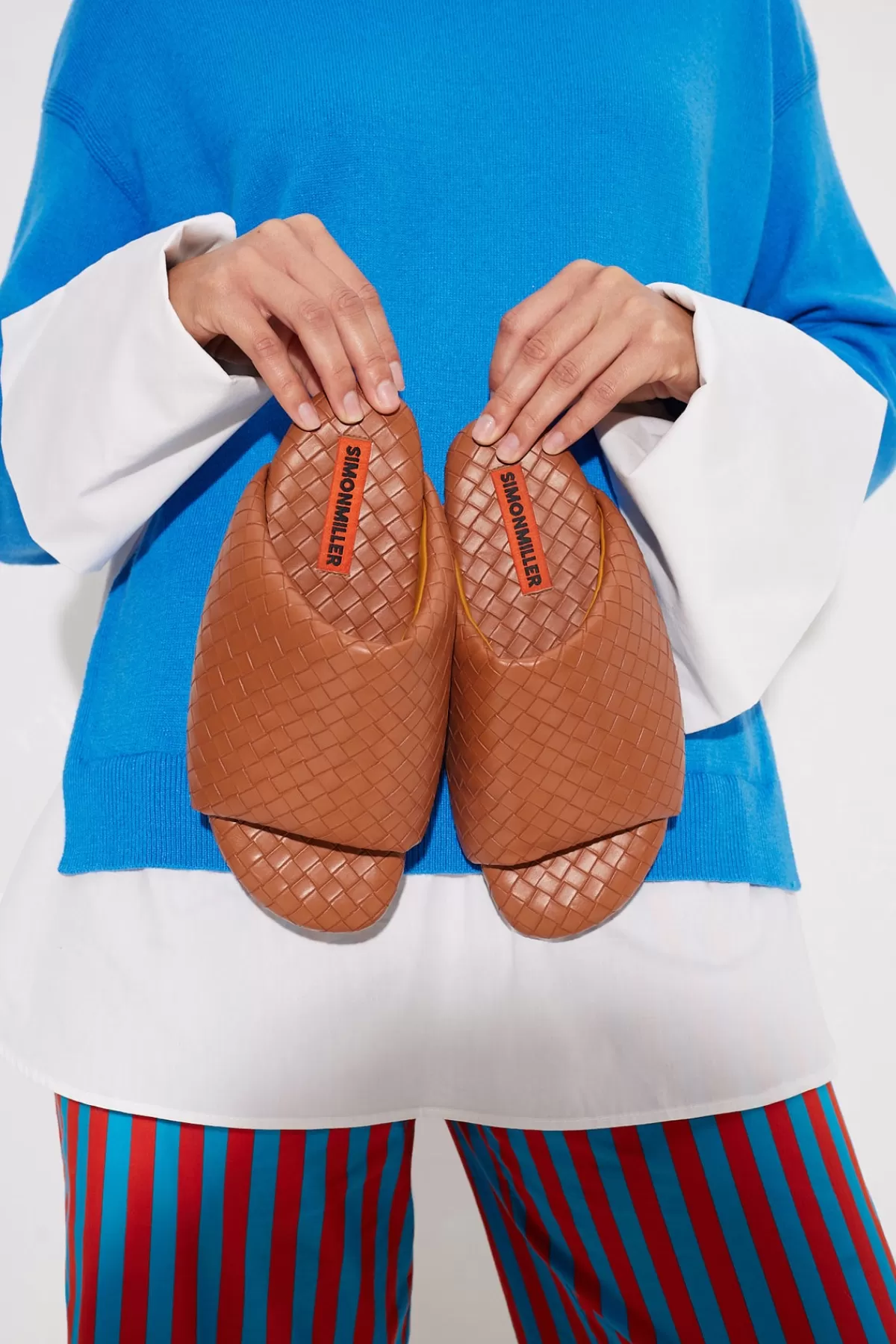 Flats<SIMONMILLER Woven Bubble Slide in chestnut